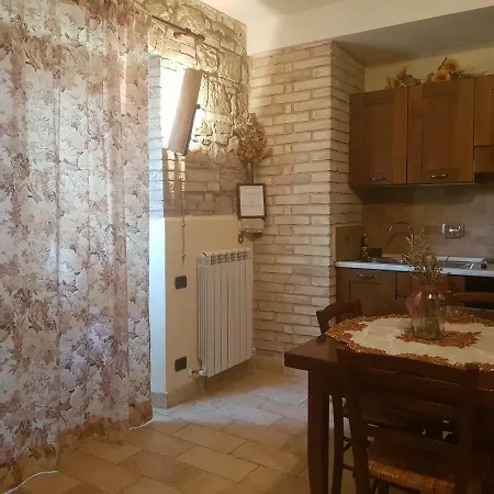 Il Casale Della Quercia בית חווה אסיסי